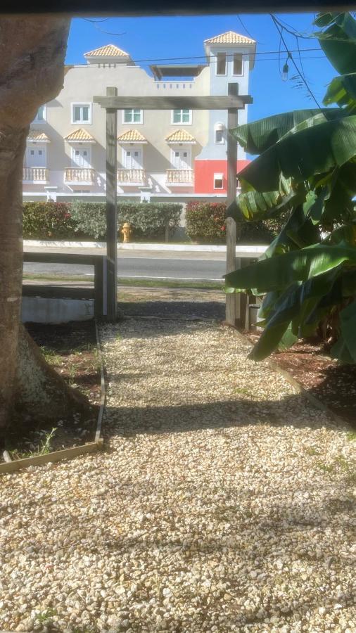 Las Olas Beach Apartments Arecibo Esterno foto